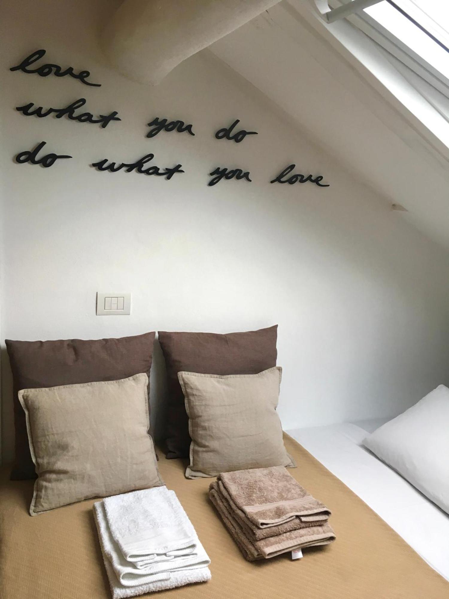 Bright Mini Studio In The Heart Of Milan Milão Quarto foto